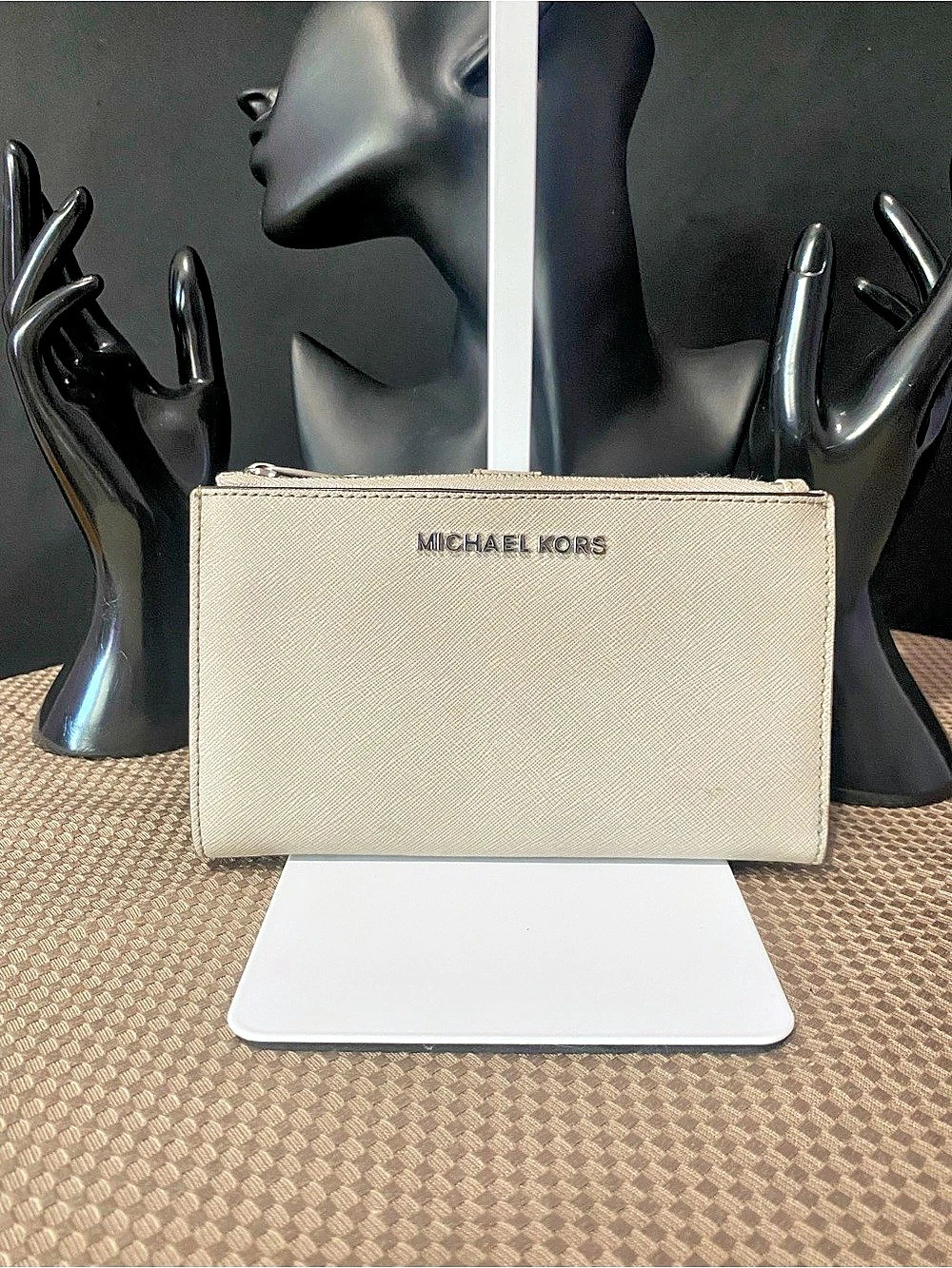 Michael Kors Beige Saffiano Double Zip Bifold Wallet Card Holder Women’s